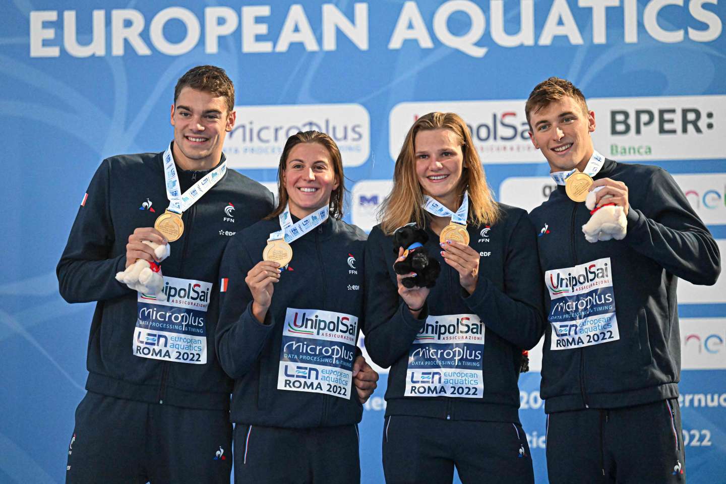 Natation : médaille d’or française en relais mixte 4 × 100 m nage libre ; Marie Wattel en argent sur le 100 m papillon